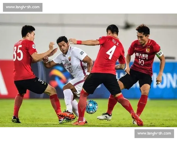 恒大鏖战上港 谁能在本赛季中超关键对决中占得先机
